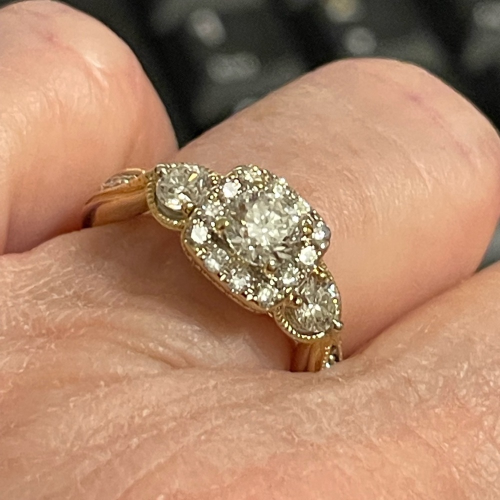 Elegant Gold Diamond Ring